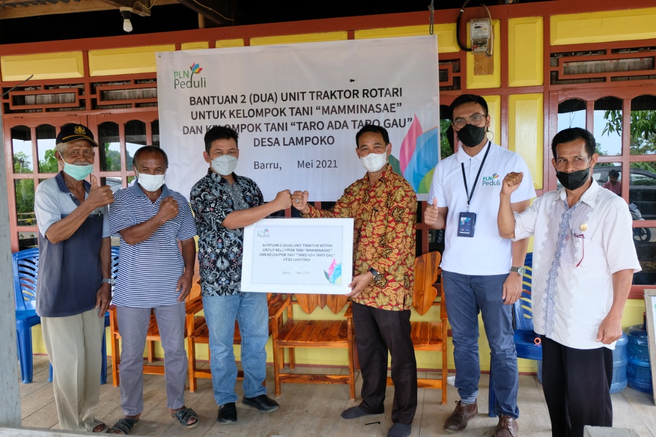 Bantu Tingkatkan Produktivitas Petani, PLN Salurkan TJSL untuk Dua Kelompok Tani Di Desa Lampoko Kabupaten Barru